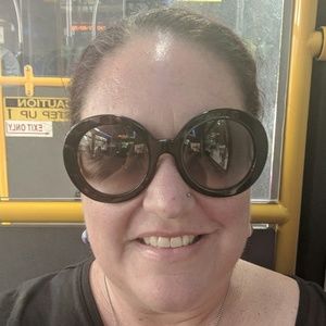 Meet your Posher, Carrie